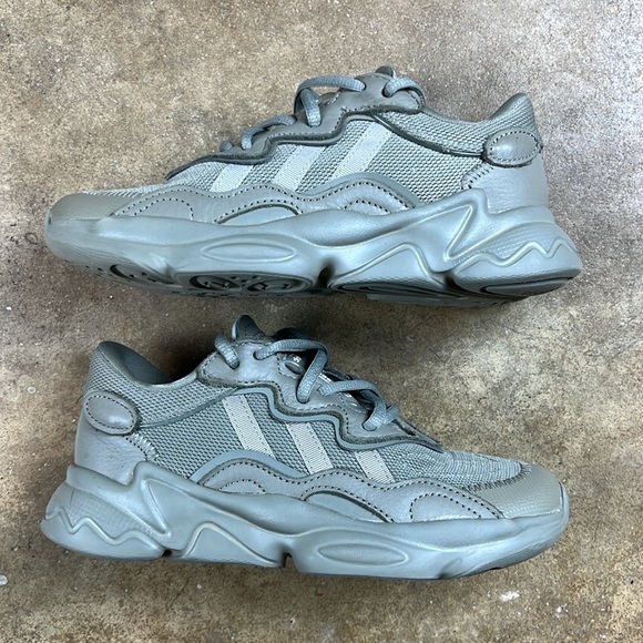 Adidas Ozweego Shoes in moss colorway
Size: 2 1/2 - Picture 3 of 8